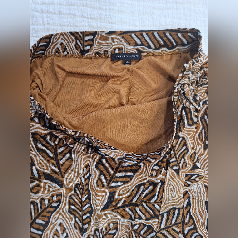 Brown Leaf Patterned Women's Skirt - Picture 9 of 13